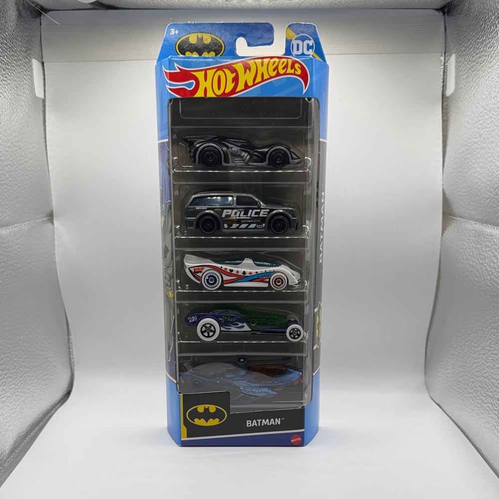 HOT WHEELS THE DARK KNIGHT BATMAN 5 PACK: BATCOPTER, BOOM BOX, BATMOBILE….